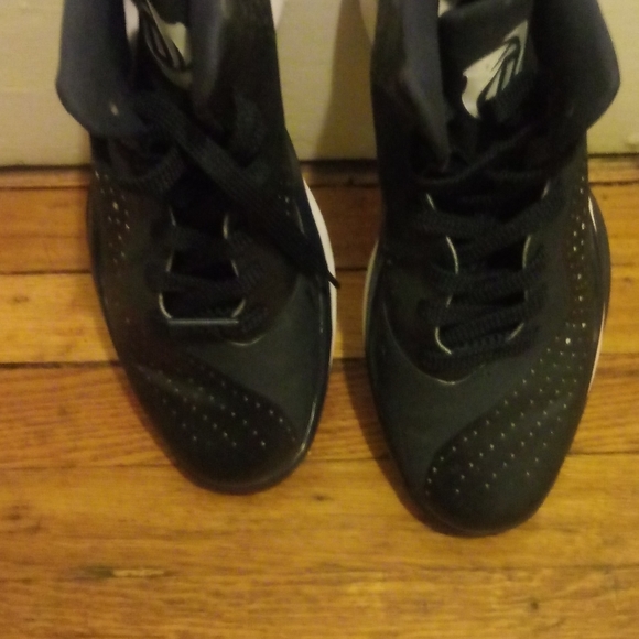 Derek Rose Adidas Sneakers - Picture 3 of 5